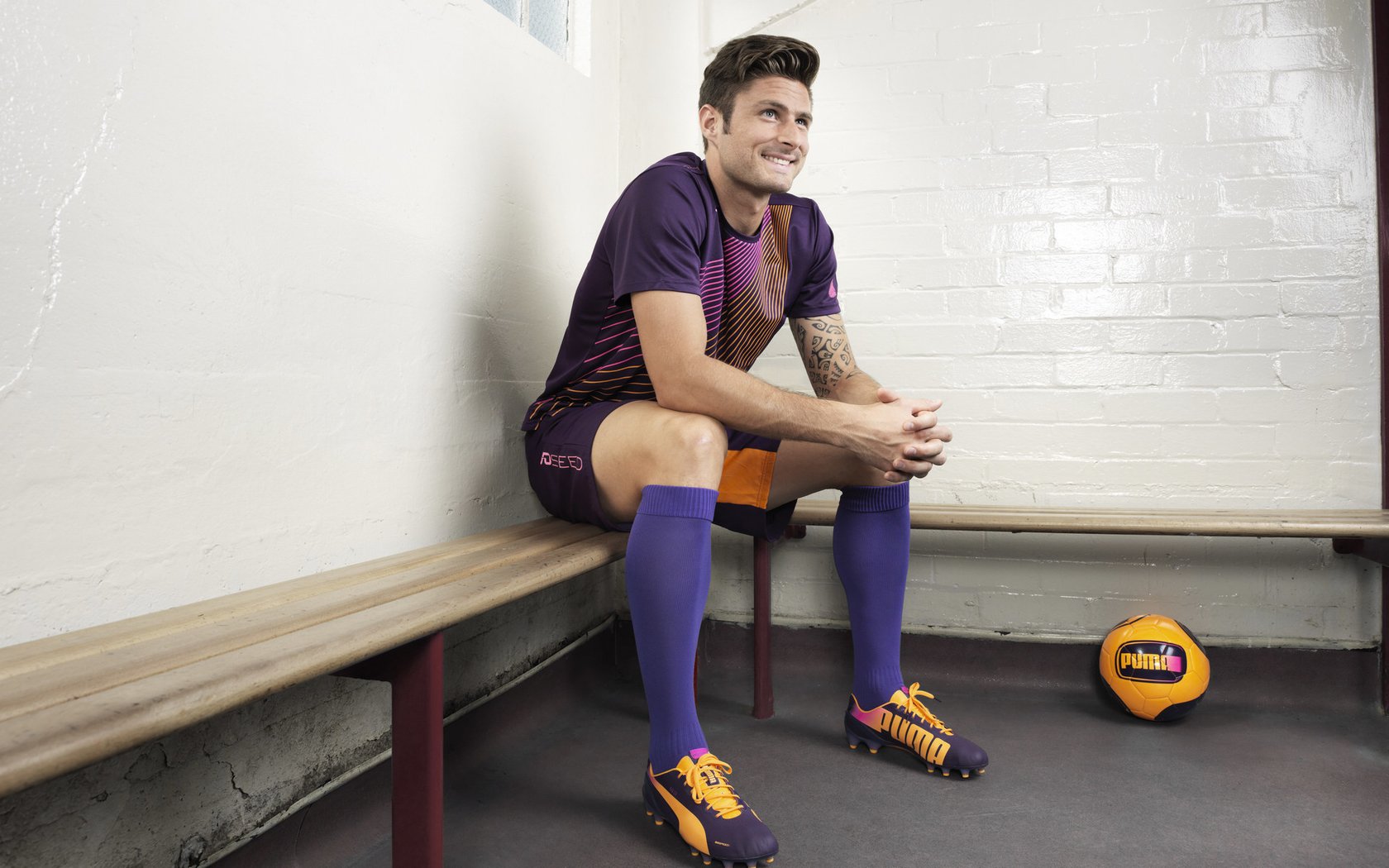 乌拉圭队在巴黎奥运会比赛中展现出高效的传球配合，乌拉圭足球拿过冠军吗